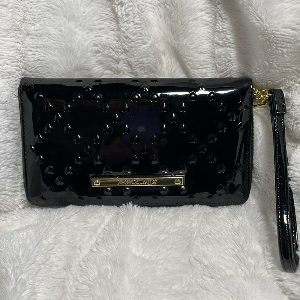Betsey Johnson Heart Embossed Black Patent Leather Wristlet Wallet - Picture 5 of 14